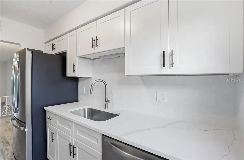 6927 Place De La Paix St Petersburg FL 33707