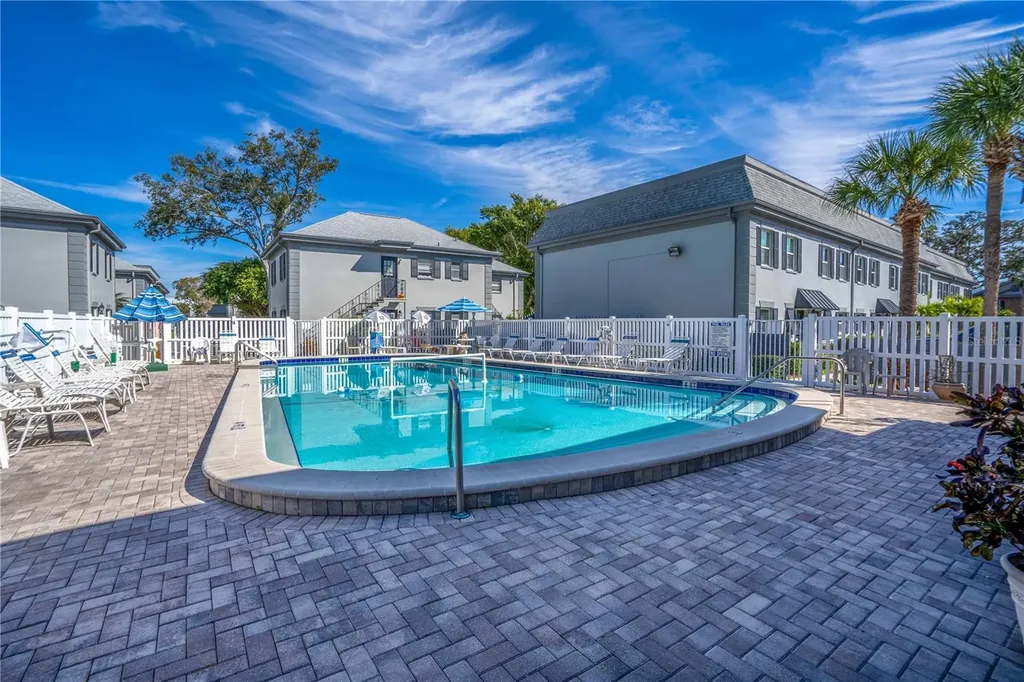 6927 Place De La Paix St Petersburg FL 33707