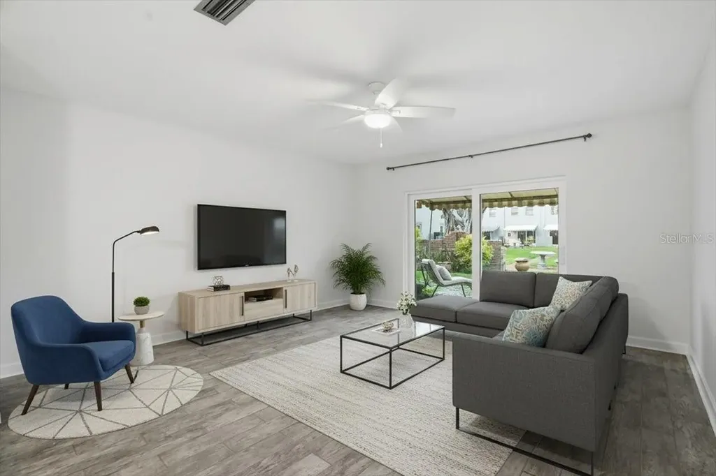 6927 Place De La Paix St Petersburg FL 33707
