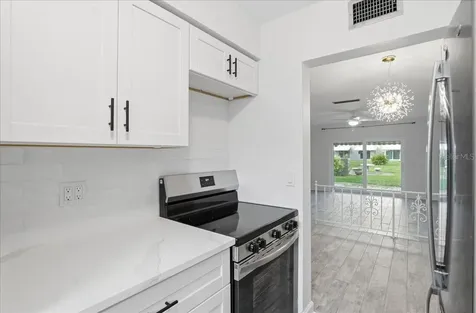 6927 Place De La Paix St Petersburg FL 33707