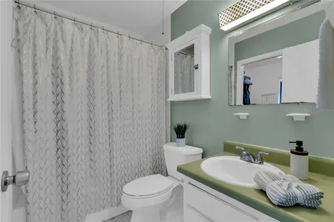 6927 Place De La Paix St Petersburg FL 33707
