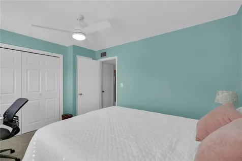 6927 Place De La Paix St Petersburg FL 33707