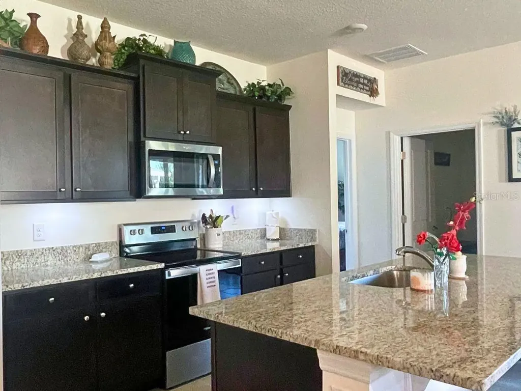 5042 Stokes Way Wildwood FL 34785