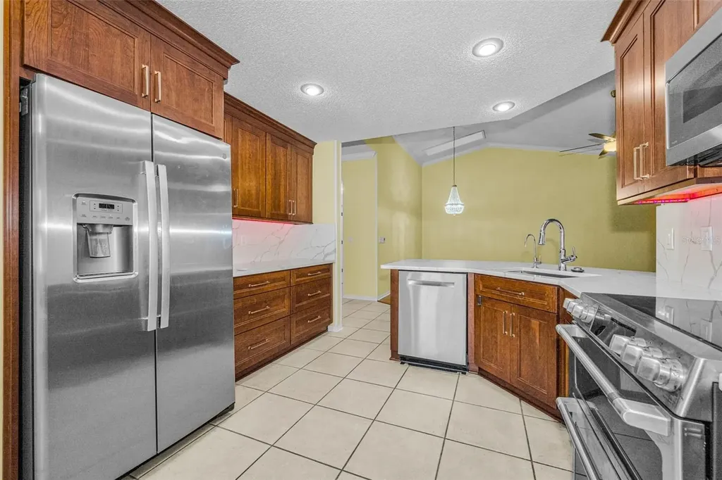 737 Mccallister Avenue Sun City Center FL 33573