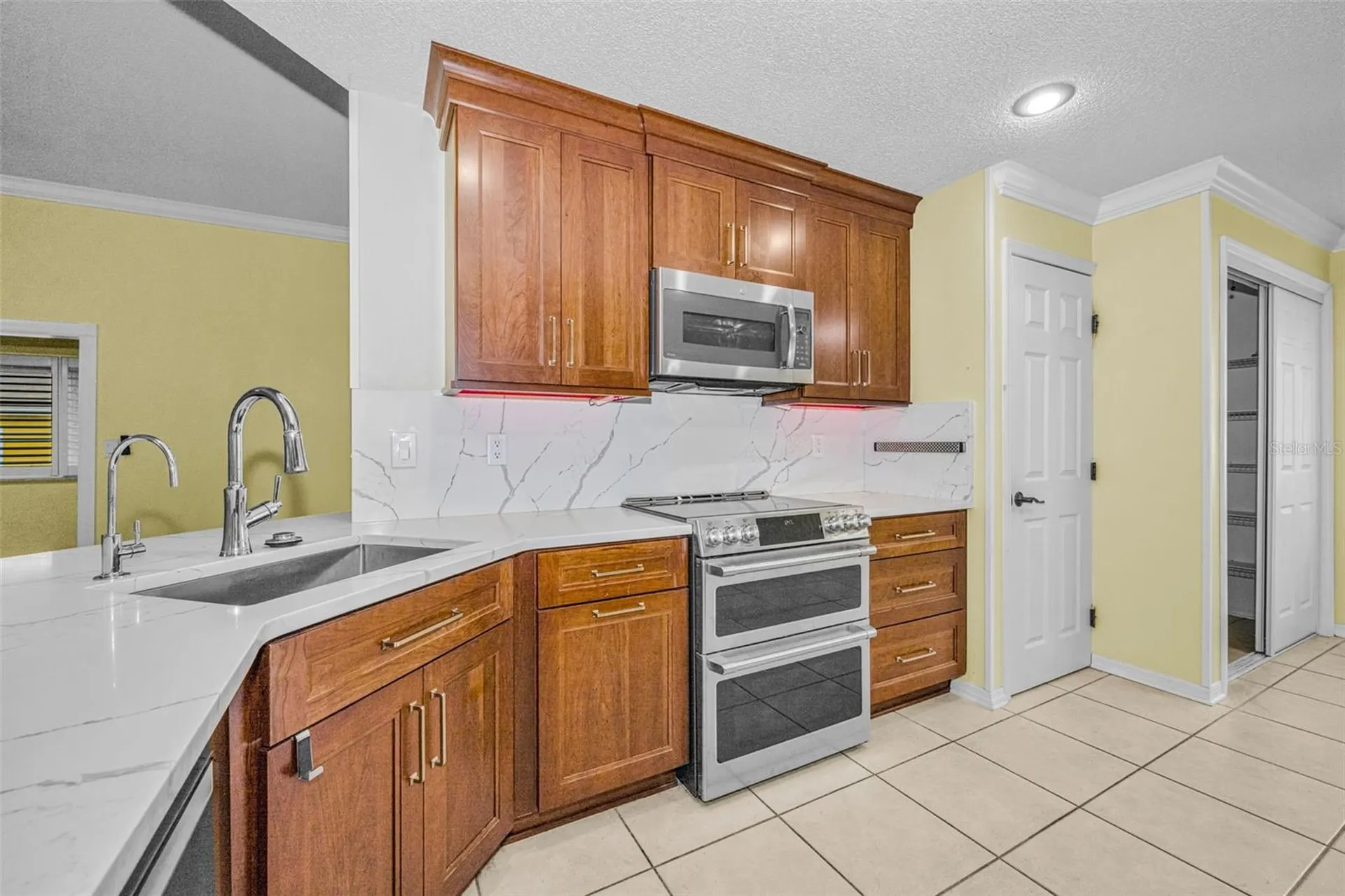 737 Mccallister Avenue Sun City Center FL 33573