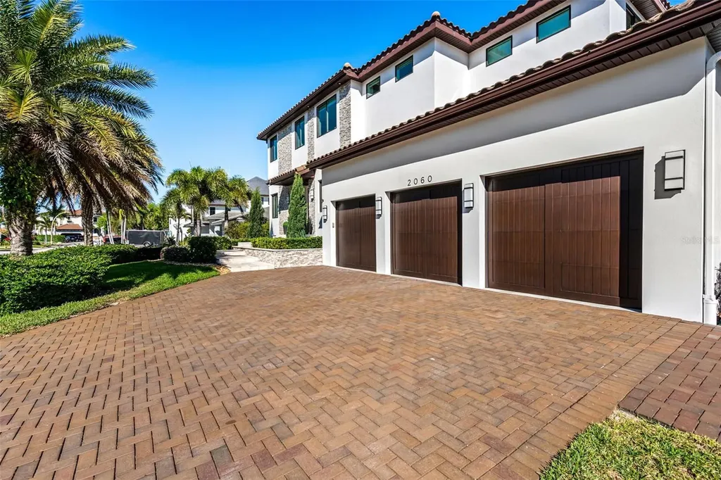 2060 Illinois Avenue NE St Petersburg FL 33703