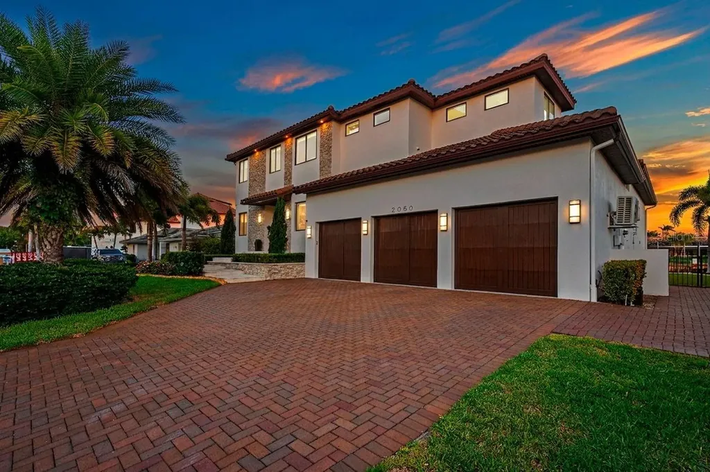2060 Illinois Avenue NE St Petersburg FL 33703