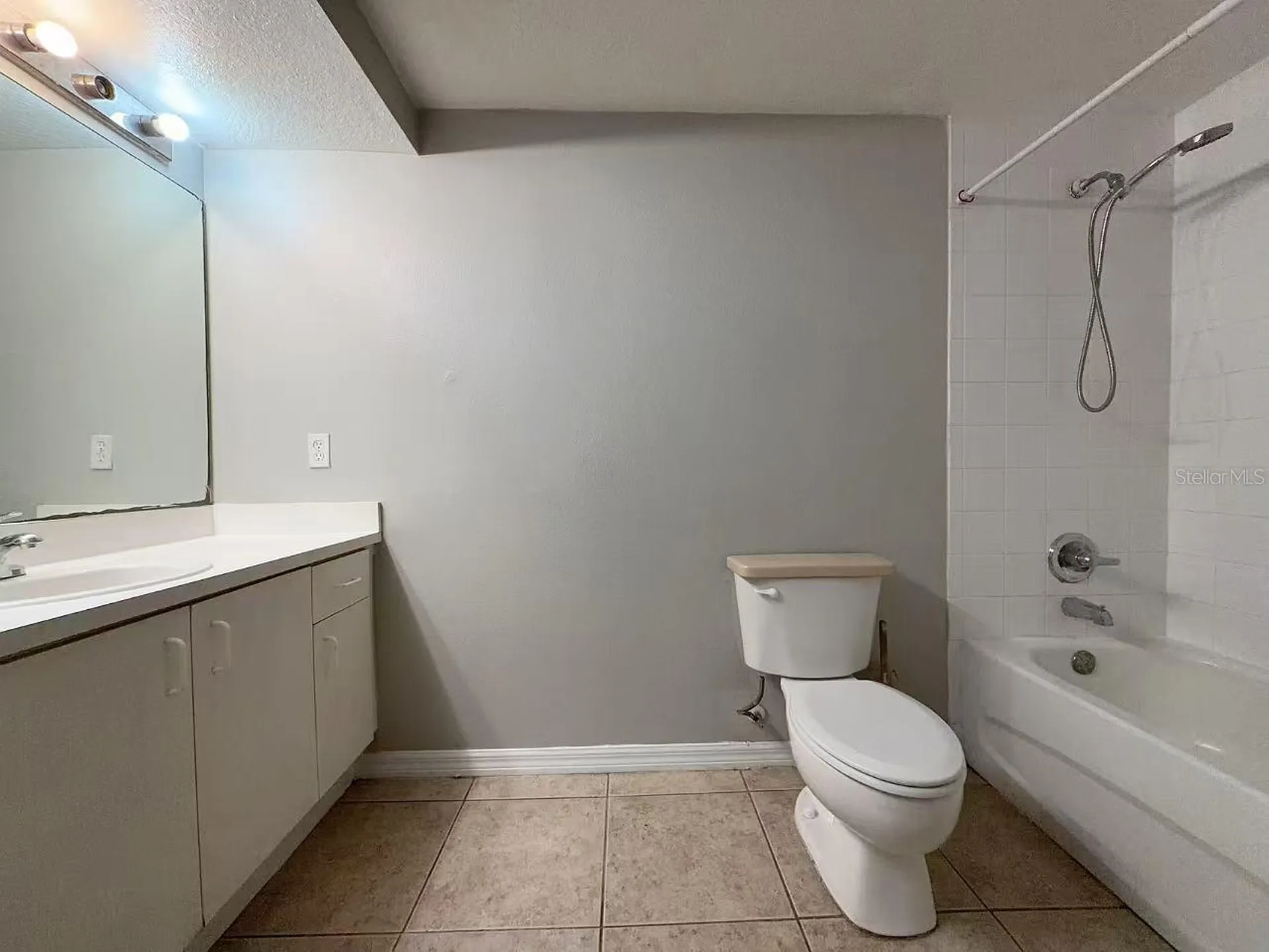 495 Las Cortes Lane Orlando FL 32824