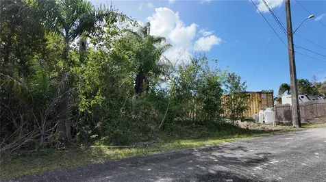Urb. Haciendas Del Dorado Calle Maga Toa Alta PR 00953