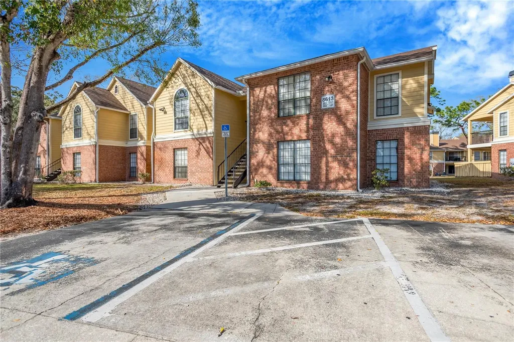 8613 Mallard Reserve Drive Tampa FL 33614