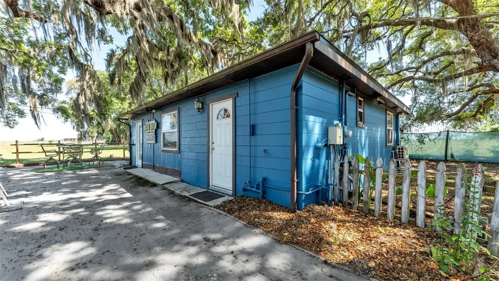 15300 Lake Iola Road Dade City FL 33523