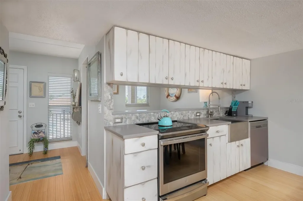 845 Benjamin Franklin Drive Sarasota FL 34236