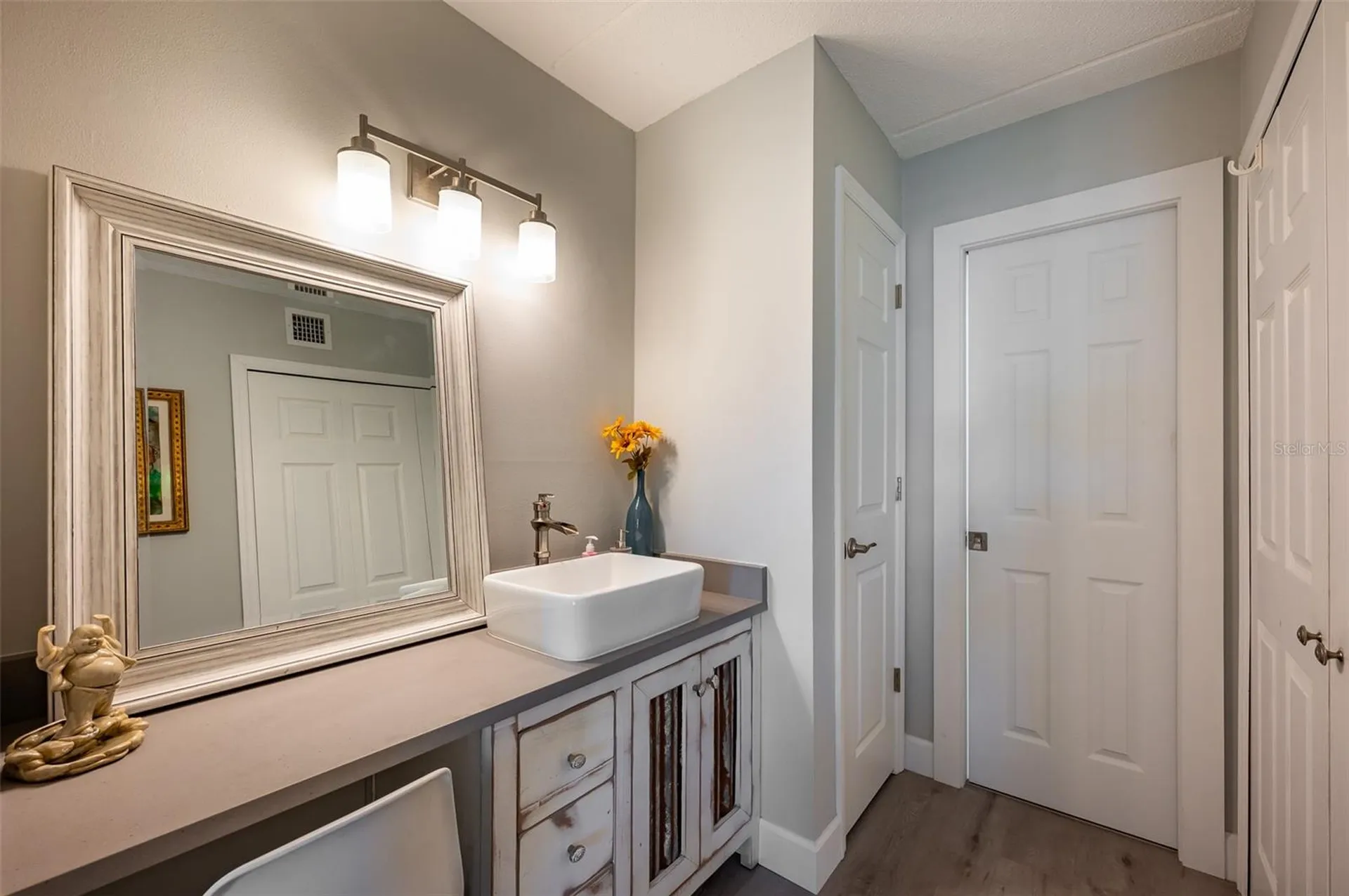 845 Benjamin Franklin Drive Sarasota FL 34236