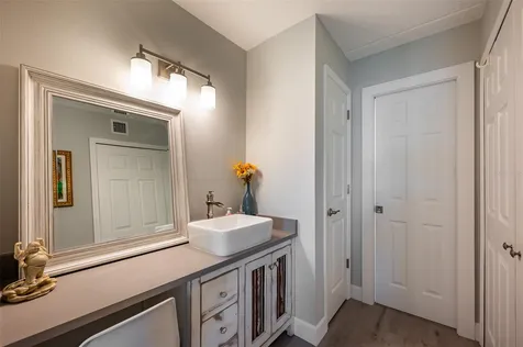 845 Benjamin Franklin Drive Sarasota FL 34236