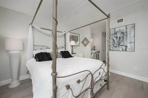 845 Benjamin Franklin Drive Sarasota FL 34236