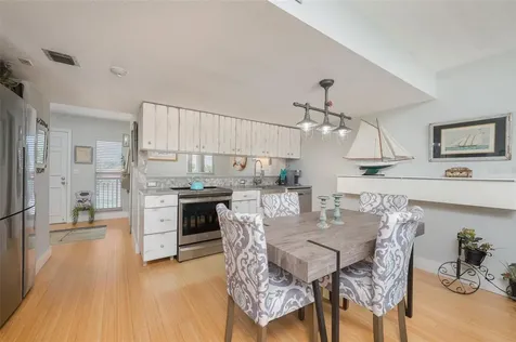 845 Benjamin Franklin Drive Sarasota FL 34236