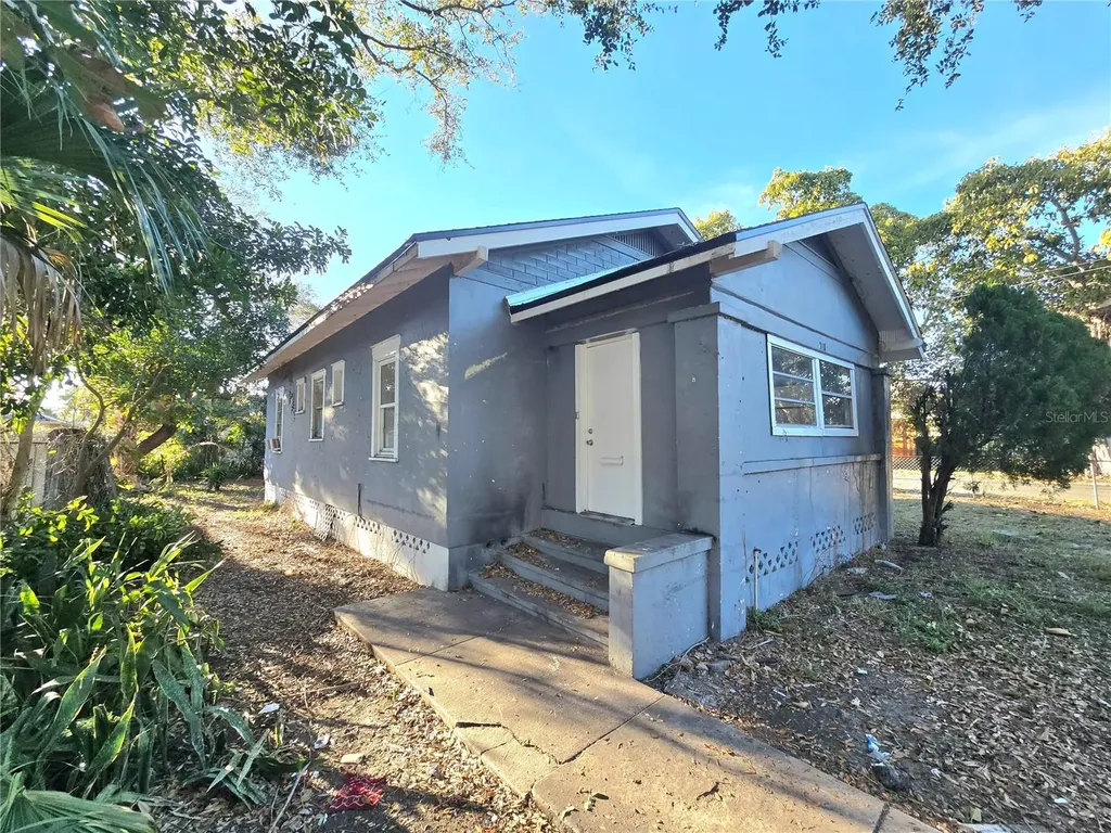 2001 11th Street S St Petersburg FL 33705