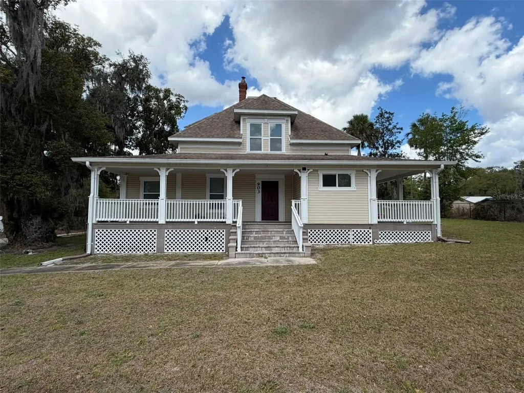 903 E New York Avenue Deland FL 32724