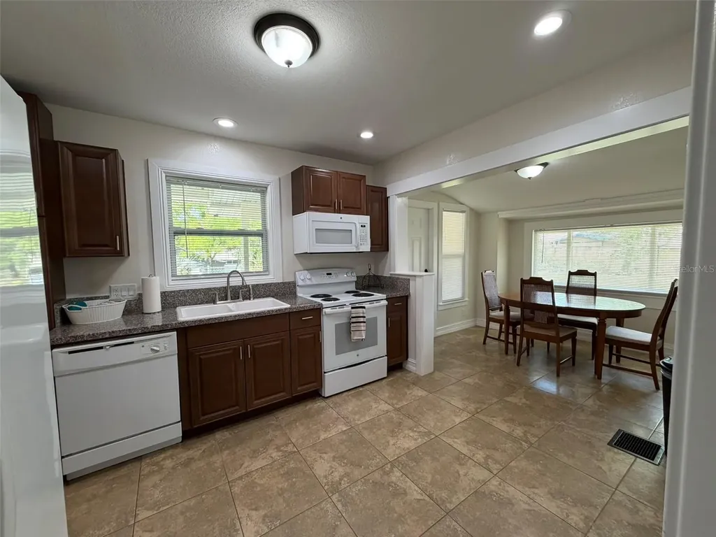 903 E New York Avenue Deland FL 32724