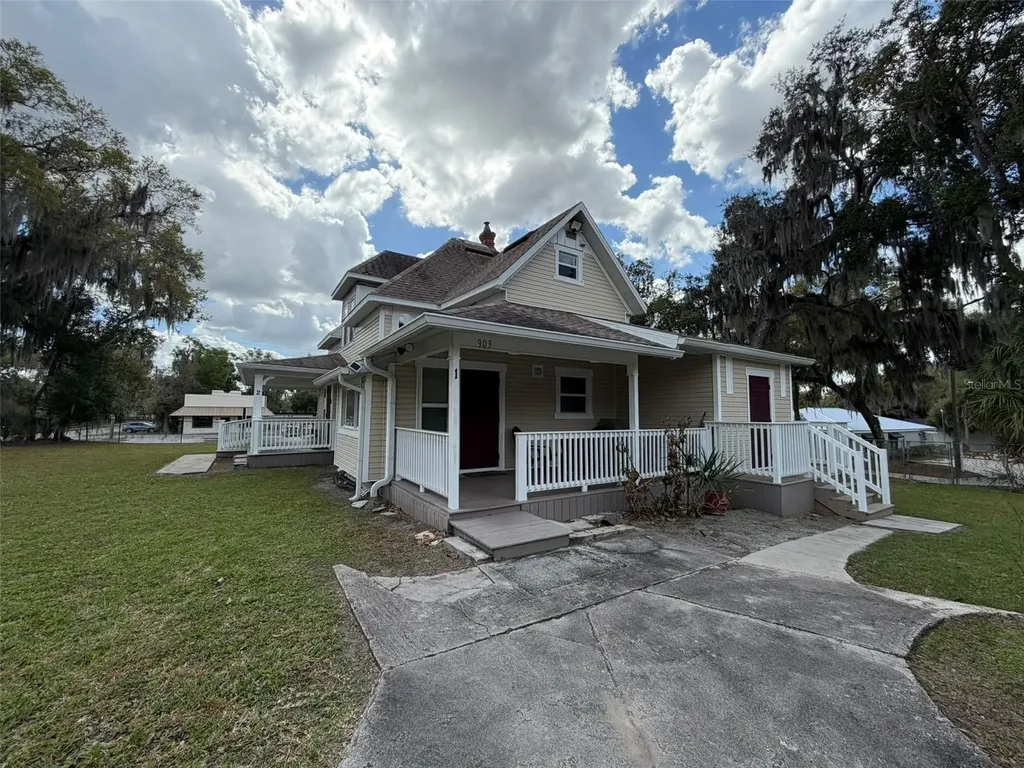 903 E New York Avenue Deland FL 32724