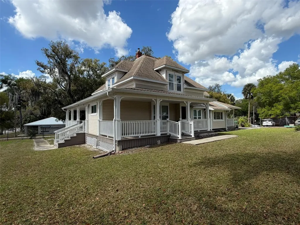 903 E New York Avenue Deland FL 32724