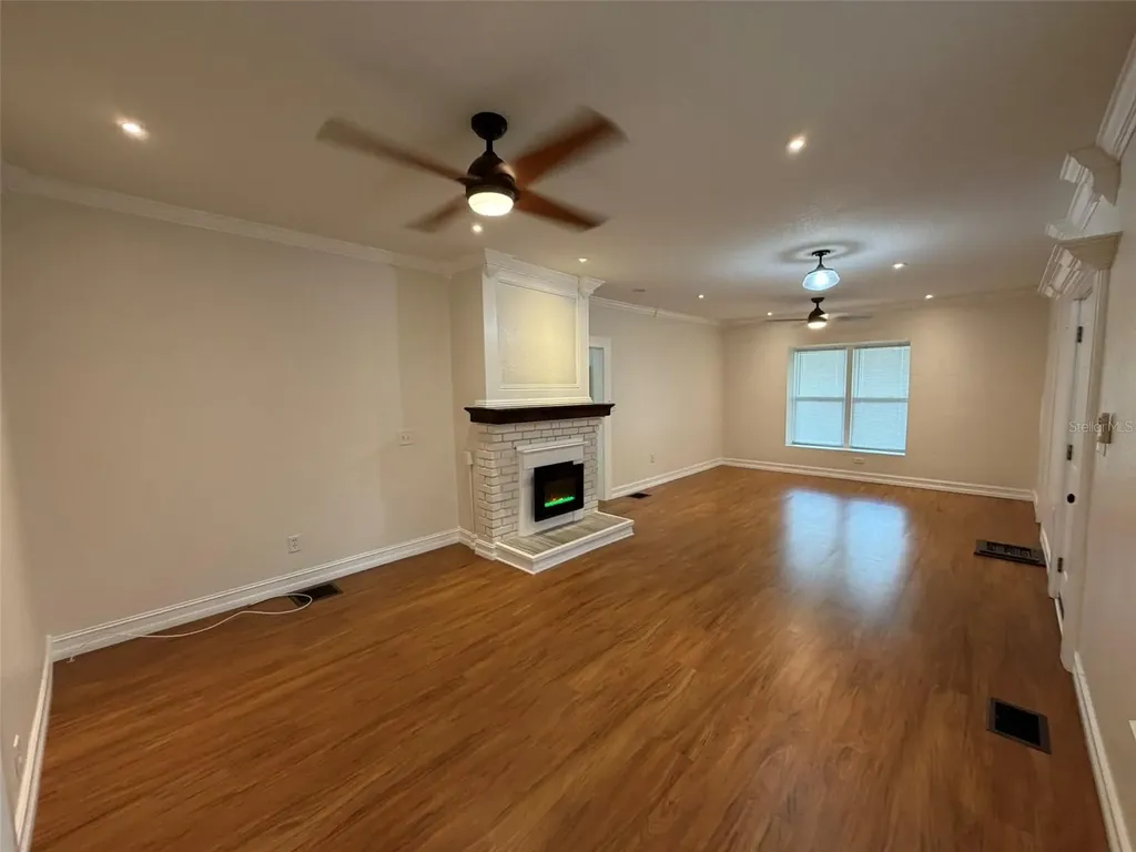 903 E New York Avenue Deland FL 32724