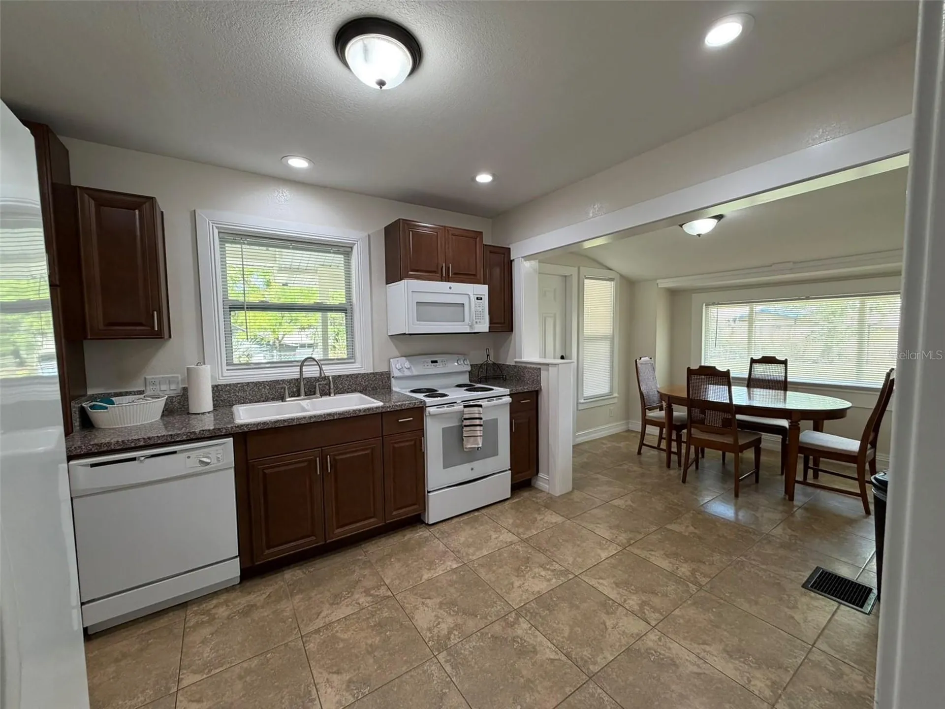 903 E New York Avenue Deland FL 32724