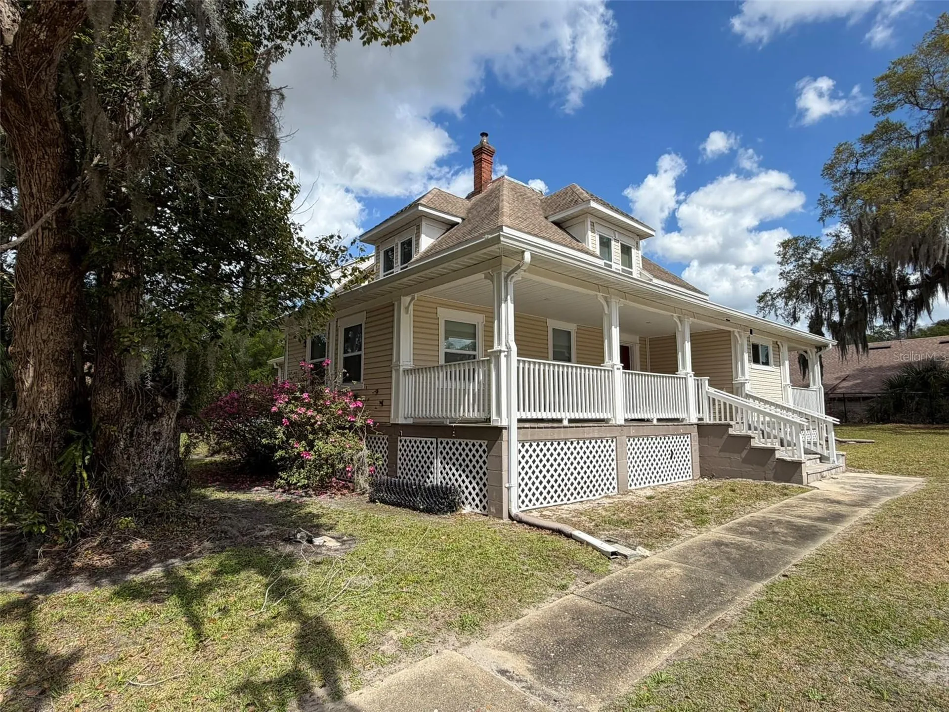 903 E New York Avenue Deland FL 32724