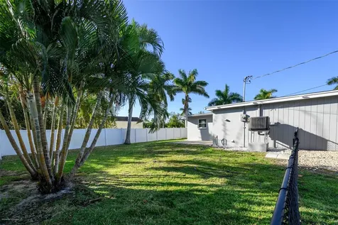 927 W Olympia Avenue Punta Gorda FL 33950