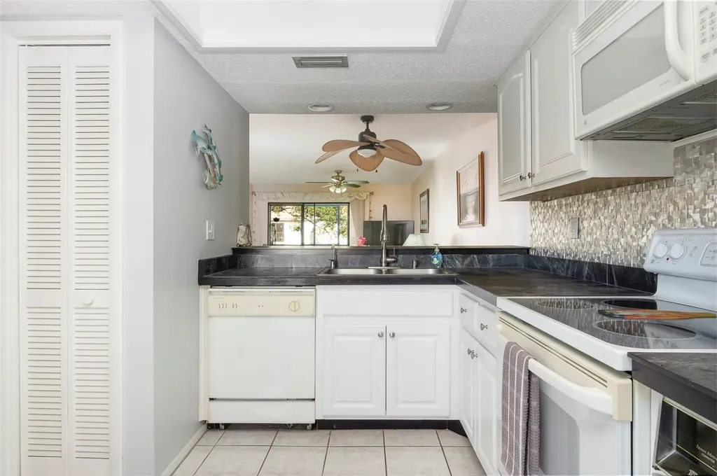 110 Lakeside Court Oldsmar FL 34677