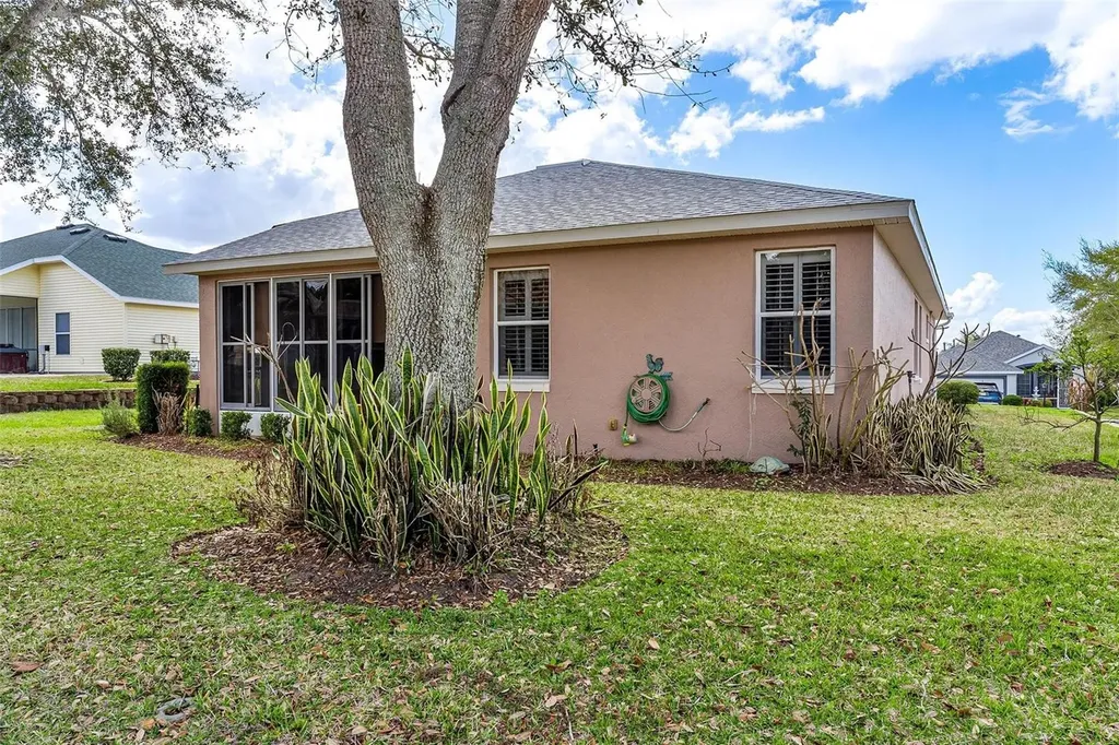5245 China Sea Drive Tavares FL 32778