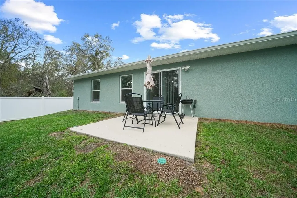 41 Fisher Way Run Ocklawaha FL 32179