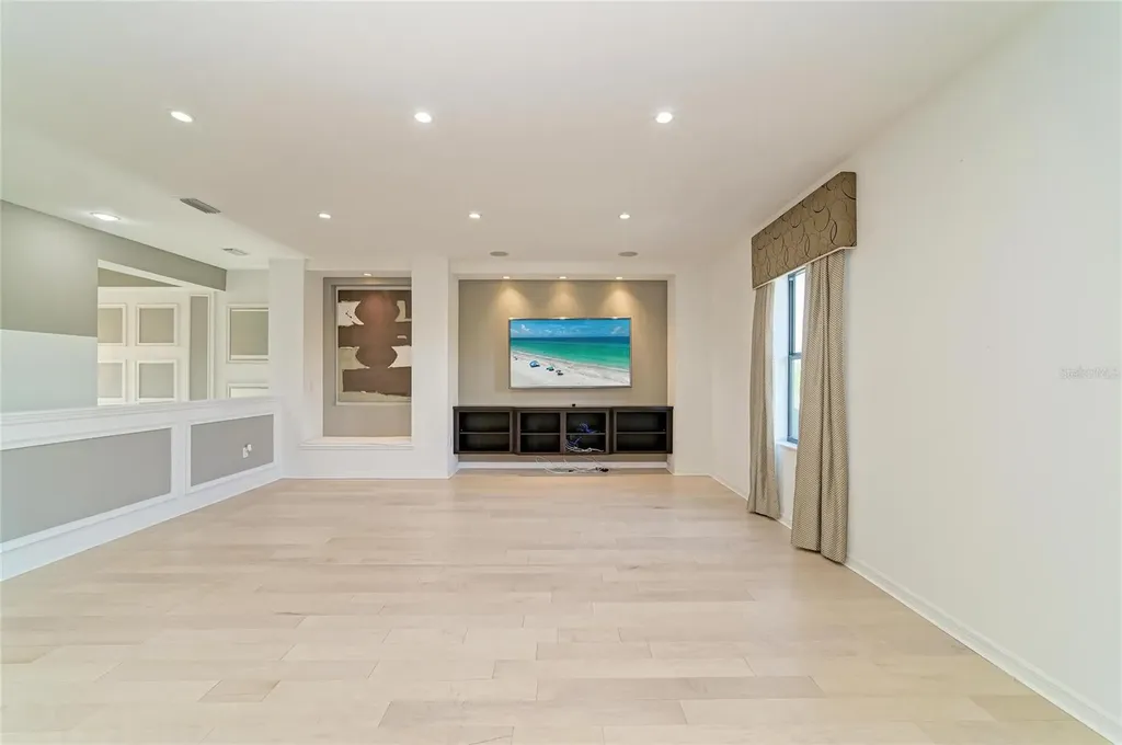 826 Honeyflower Loop Bradenton FL 34212