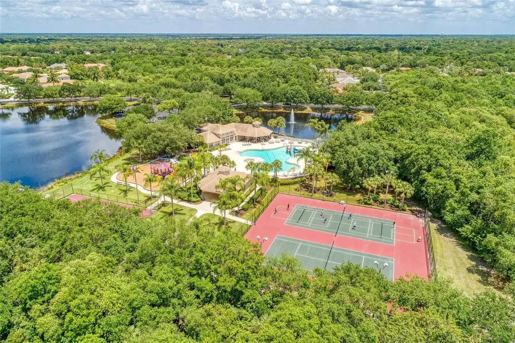 826 Honeyflower Loop Bradenton FL 34212