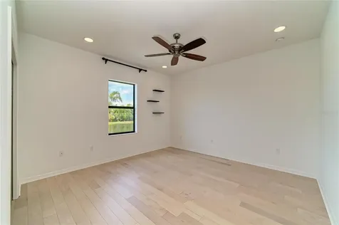 826 Honeyflower Loop Bradenton FL 34212