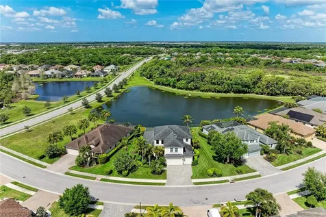 826 Honeyflower Loop Bradenton FL 34212