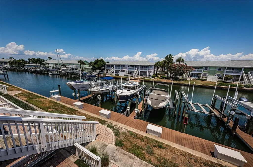 4834 Beach Drive SE St Petersburg FL 33705