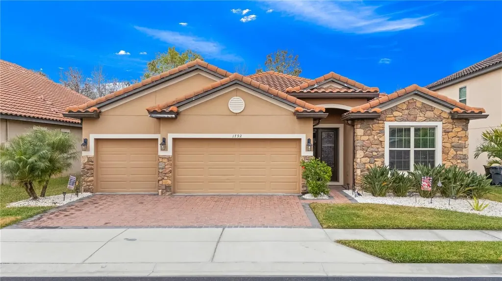 1792 Benoit Terrace Davenport FL 33837