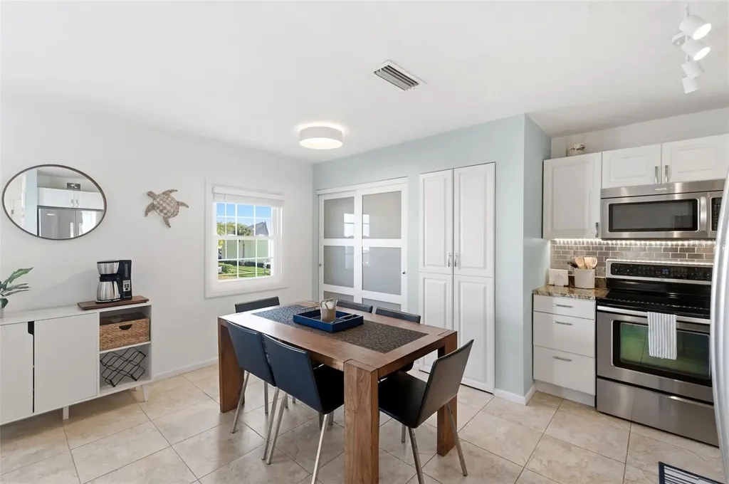 5174 Beach Drive SE St Petersburg FL 33705