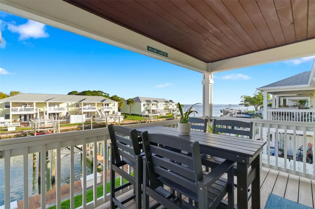 5174 Beach Drive SE St Petersburg FL 33705