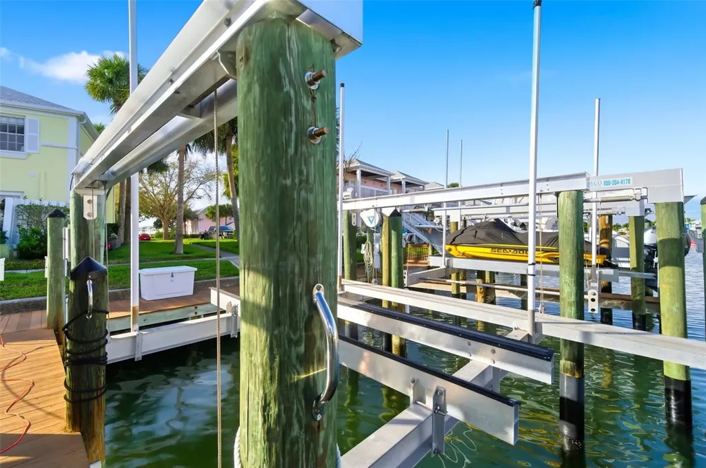 5174 Beach Drive SE St Petersburg FL 33705