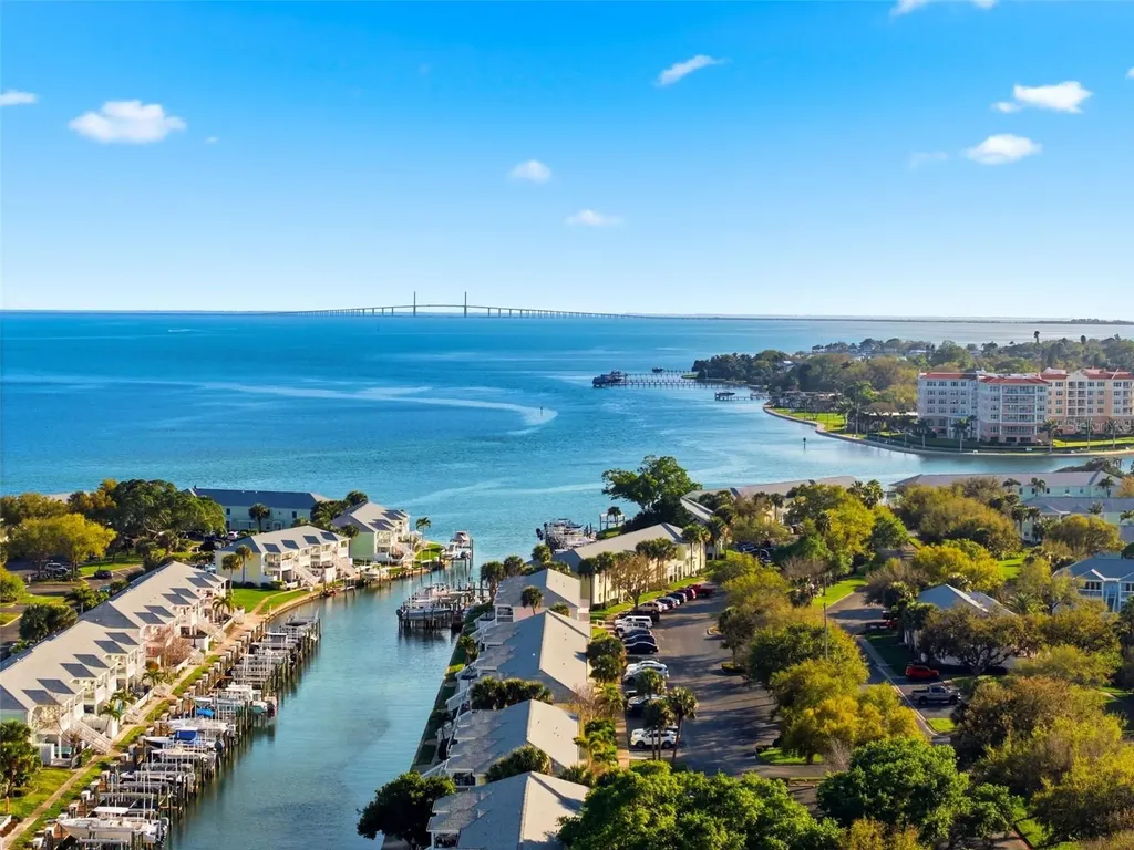 5174 Beach Drive SE St Petersburg FL 33705