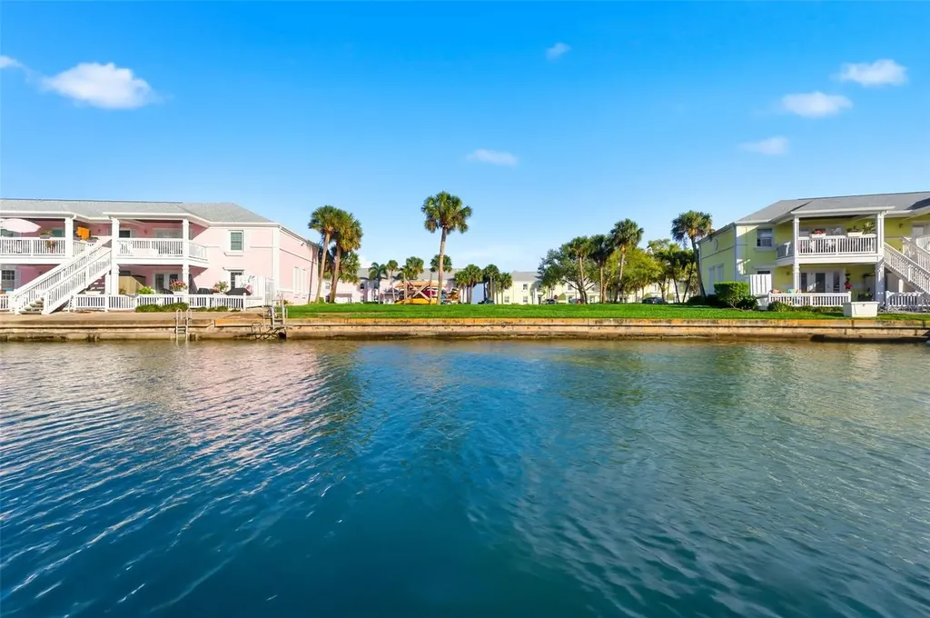 5174 Beach Drive SE St Petersburg FL 33705