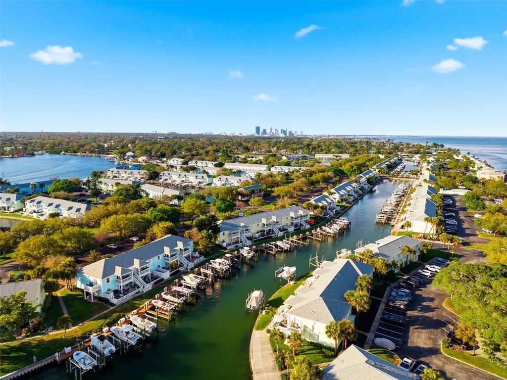 5174 Beach Drive SE St Petersburg FL 33705