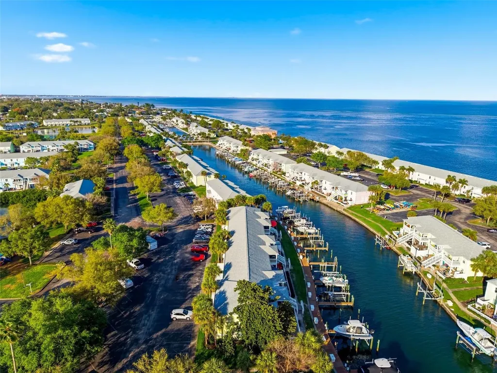 5174 Beach Drive SE St Petersburg FL 33705