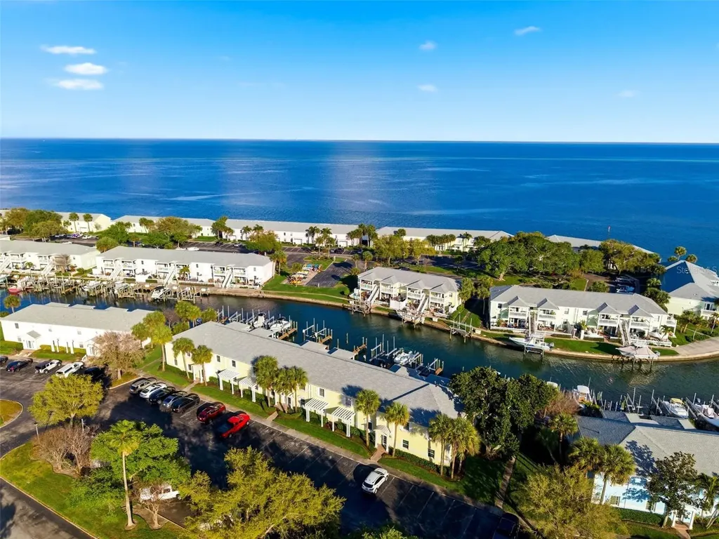 5174 Beach Drive SE St Petersburg FL 33705