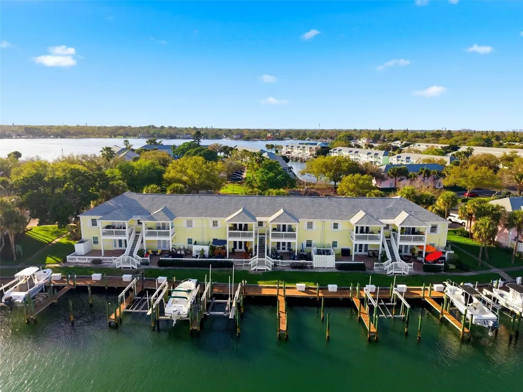 5174 Beach Drive SE St Petersburg FL 33705
