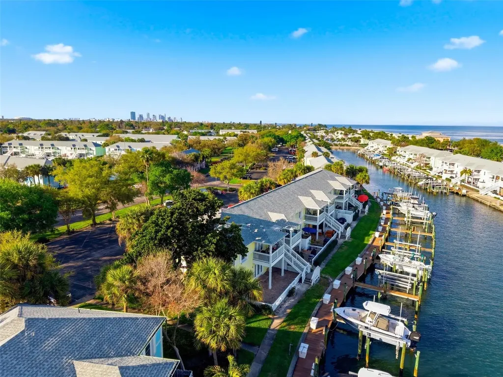5174 Beach Drive SE St Petersburg FL 33705