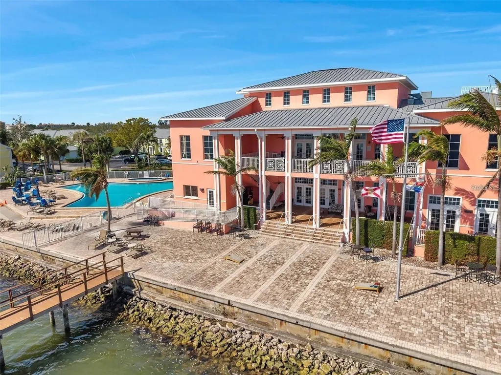 5174 Beach Drive SE St Petersburg FL 33705