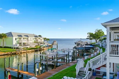 5174 Beach Drive SE St Petersburg FL 33705